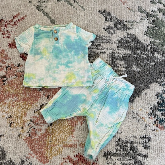 Muslin Tie Dye Baby Outfit Set 0-3 Months Baby Boy Cat & Jack excellent like new - Picture 9 of 14